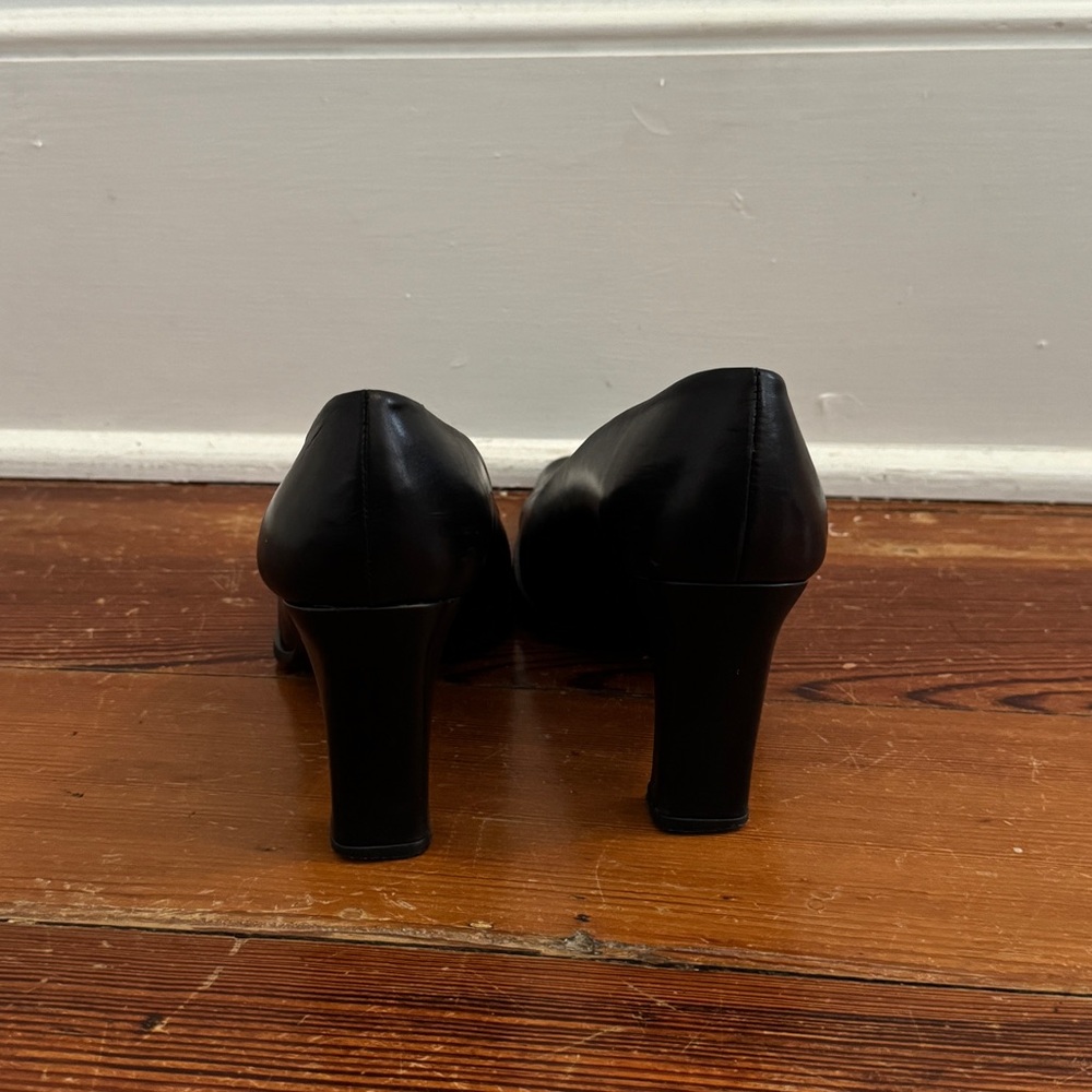 Vintage RALPH LAUREN Black Leather Size 6.5  Almond Toe Slip on Block Heel Pumps - Picture 3 of 11